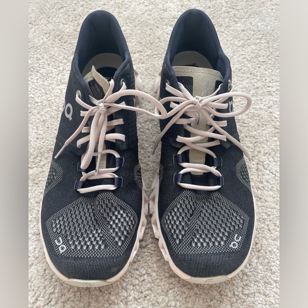 On Cloud X Swiss Engineering Womens Size 9 Navy blue Running Shoes.